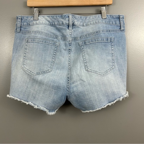 Disney Alice In Wonderland Embroidered Jean Shorts Size 18 - Picture 6 of 10